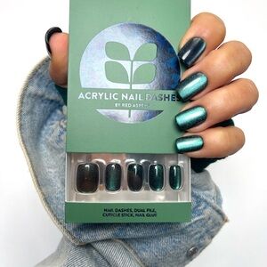 Red Aspen Kayleen Cat Eye Press-On Nails